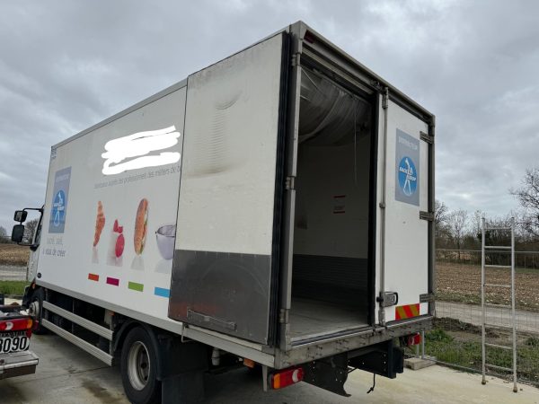 IMG_5149 CAISSE FRIGO AUBINEAU AVEC GROUPE CARRIER SUPRA 850 MT