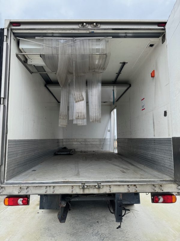 IMG_5151 CAISSE FRIGO AUBINEAU AVEC GROUPE CARRIER SUPRA 850 MT