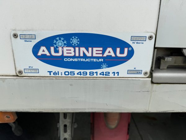 IMG_5157 CAISSE FRIGO AUBINEAU AVEC GROUPE CARRIER SUPRA 850 MT