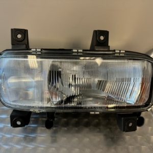 PHARE DROIT  MERCEDES ATEGO 1   SANS ANTI BROUILLARD   REF:9738200261