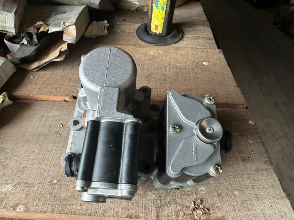 IMG_6078 MODULE GROUPE MULTIPLICATEUR BOITE MERCEDES WABCO 421351070 0