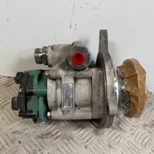 POMPE DE DIRECTION AVEC POMPE GO DE GAVAGE     VOLVO FH-FM    RENAULT DXI        REF :20482481-24424074