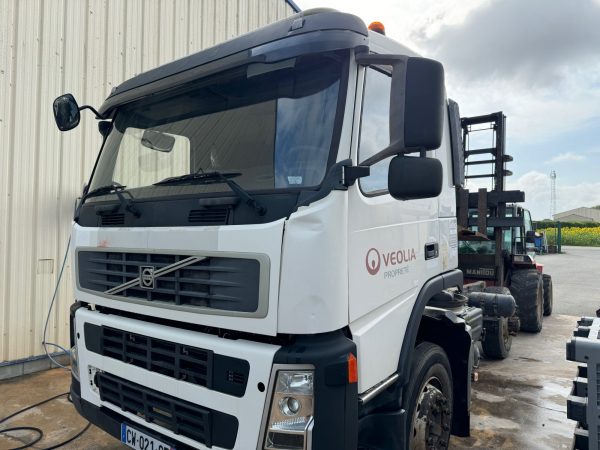IMG_6467 CABINE VOLVO FM 2008 REF: 85103667 85154080