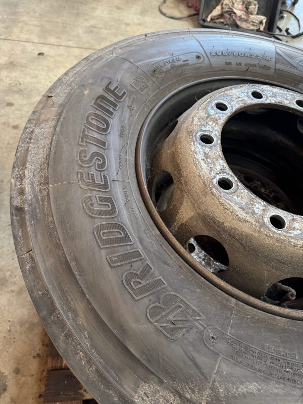 IMG_7009 PNEUS 295.80R22.5 BRIDGESTONE DURAVIS R-SYEER 002