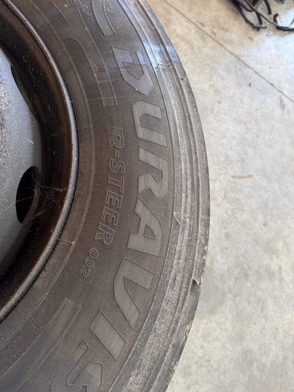 IMG_7010 PNEUS 295.80R22.5 BRIDGESTONE DURAVIS R-SYEER 002