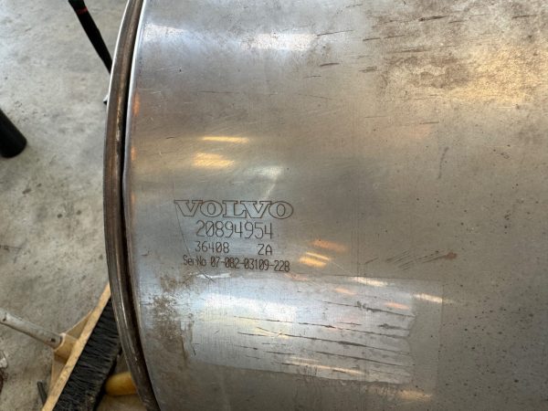 IMG_6686 ECHAPPEMENT CATALYSEUR VOLVO-RENAULT SORTIE VERTICALE 20894954