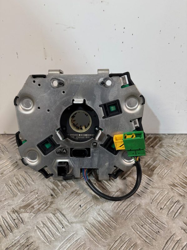 IMG_7660 BASE TOURNANTE DE DIRECTION SUPPORT DE COMODO VOLVO FH-FM 22608061