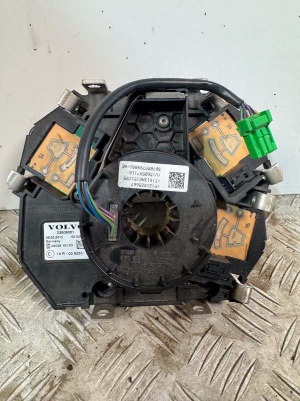 IMG_7661 BASE TOURNANTE DE DIRECTION SUPPORT DE COMODO VOLVO FH-FM 22608061