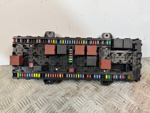 IMG_7694 PLATINE A FUSIBLE VOLVO FH-FM RENAULT T ref 22488323