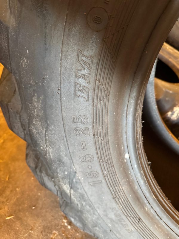 IMG_8039 PNEU 15.5-25 EM DUNLOP