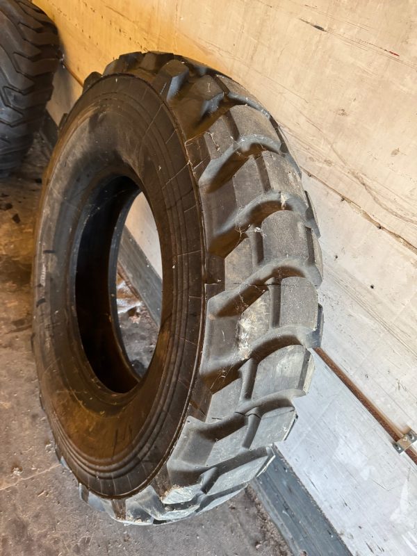 IMG_8045 PNEUS NEUF MICHELIN 12.00-24 XR
