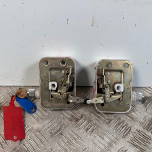 SERRURES DE PORTE DROITE ET GAUCHE AVEC CLE       RENAULT   S-M-G     GAUCHE:5516004965         DROITE:5516004964
