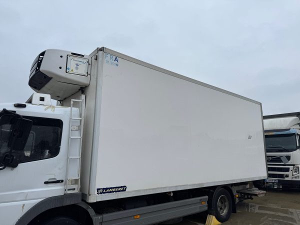 IMG_8505 CAISSE FRIGO LAMBERET PORTE VIANDE GROUPE FRIGO CARRIER SUPRA750