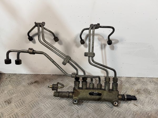 IMG_9156 RAMPE DE CARBURANT MIDLUM DCI 4 BOSCH 0445224008 RENAULT 5010450301