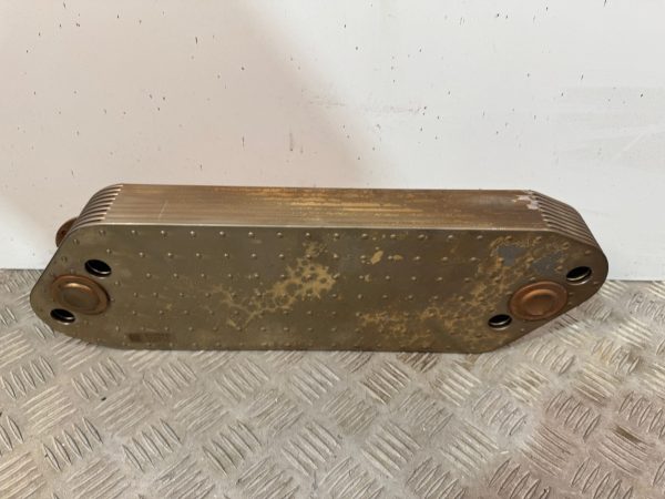IMG_9160 RADIATEUR D HUILE MOTEUR RENAULT T DTI 13 VOLVO D13K 21370430
