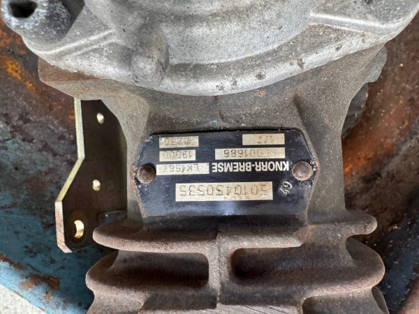 IMG_9256 COMPRESSEUR D AIR MIDLUM KNORR-BREMSE LK 1567 5010450535