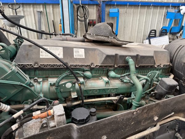 IMG_9308 MOTEUR VOLVO FH4-460 D13K 23420948