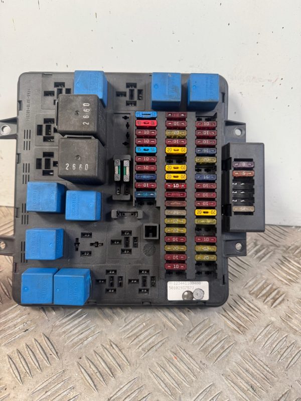 PLATINE A FUSIBLES RENAULT MIDLUM       5010293757