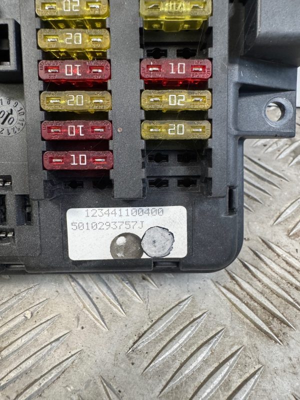 PLATINE A FUSIBLES RENAULT MIDLUM       5010293757