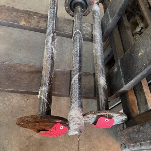 IMG_0330 ARBRE DE ROUES DAF 85-95-105-106 GAUCHE 1363850 DROIT AVEC BLOCAGE 1363851