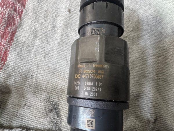 INJECTEURS  ACTROS MP4   OM 471 LA                A4710700484            BOSCH  0445120271