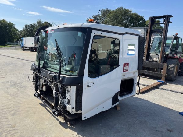 CABINE RENAULT   T  480      REF NU  5600766251       GARNI  7485143516