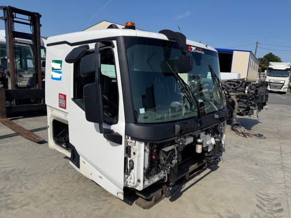 CABINE RENAULT   T  480      REF NU  5600766251       GARNI  7485143516