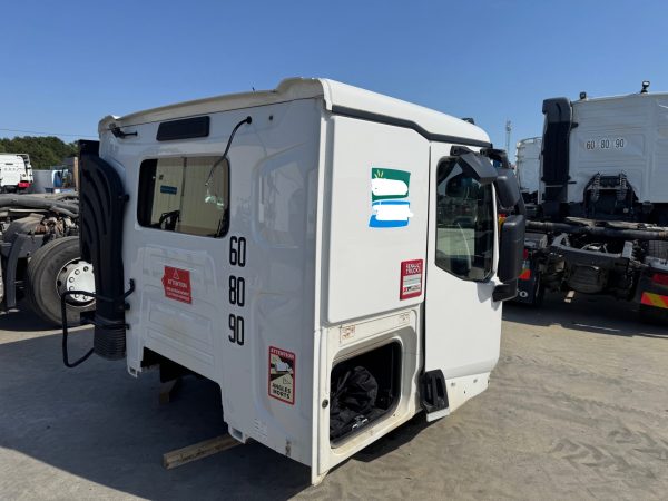 CABINE RENAULT   T  480      REF NU  5600766251       GARNI  7485143516